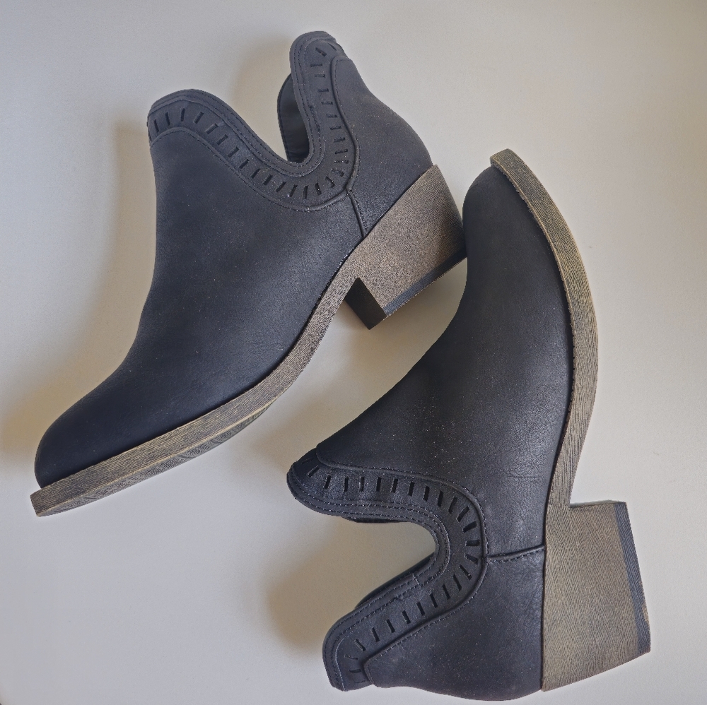 ☆ POP Emiko Black Ankle Booties, 7.5 M ☆